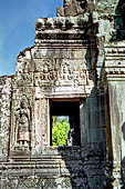 Angkor Thom - Bayon temple, library of the central terrace 